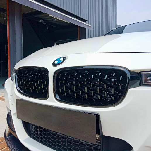 Parrilla Delantera BMW F30 estilo Diamante Negra